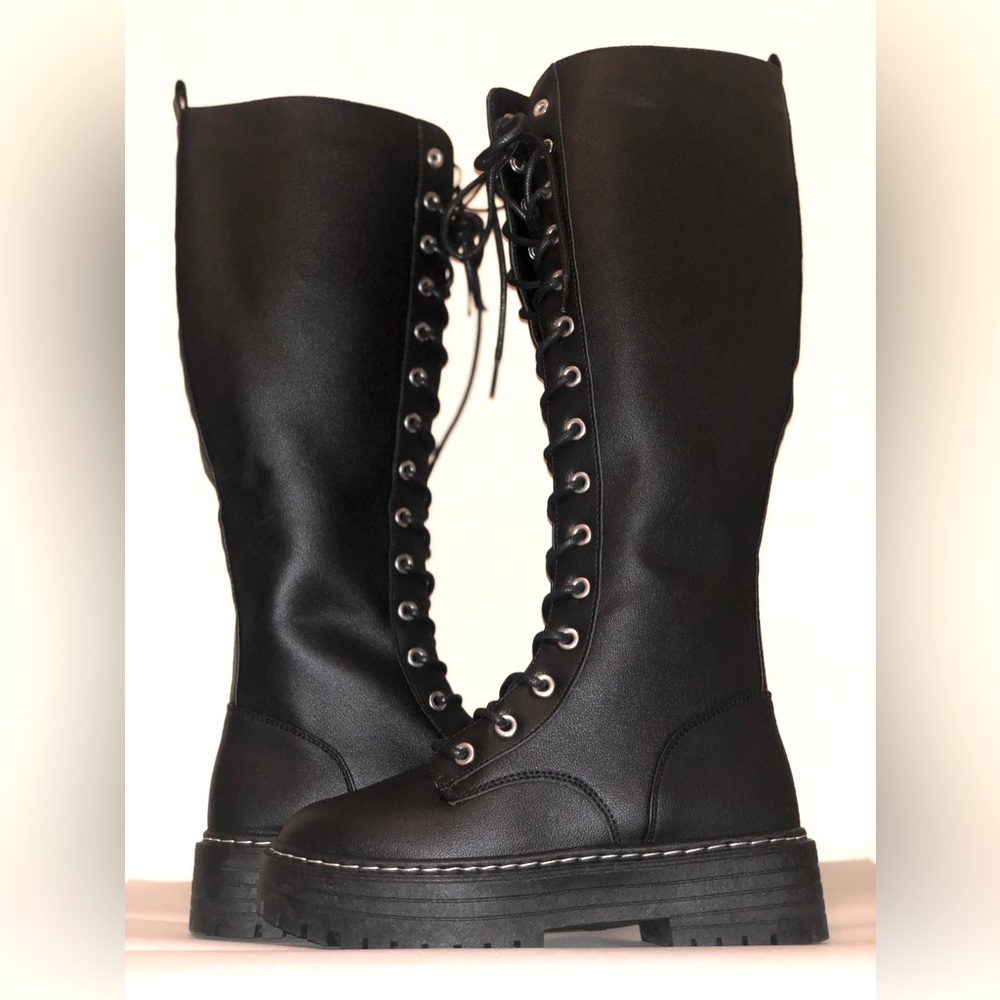 Women SUGAR🌸 Super leather boots size 6M